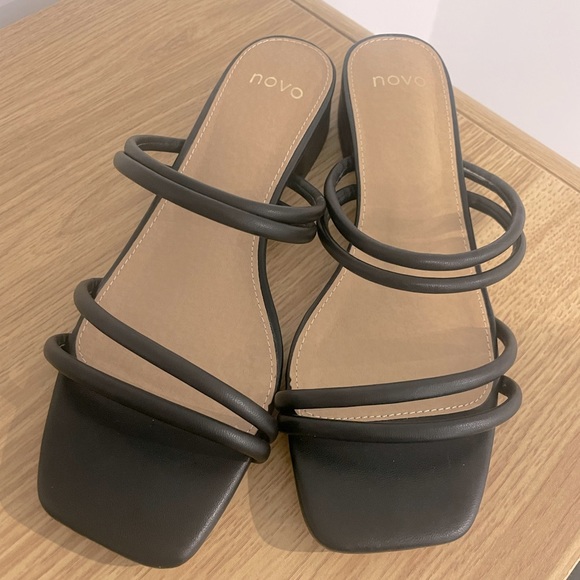 FABLE HEELS 🖤 - Picture 3 of 10